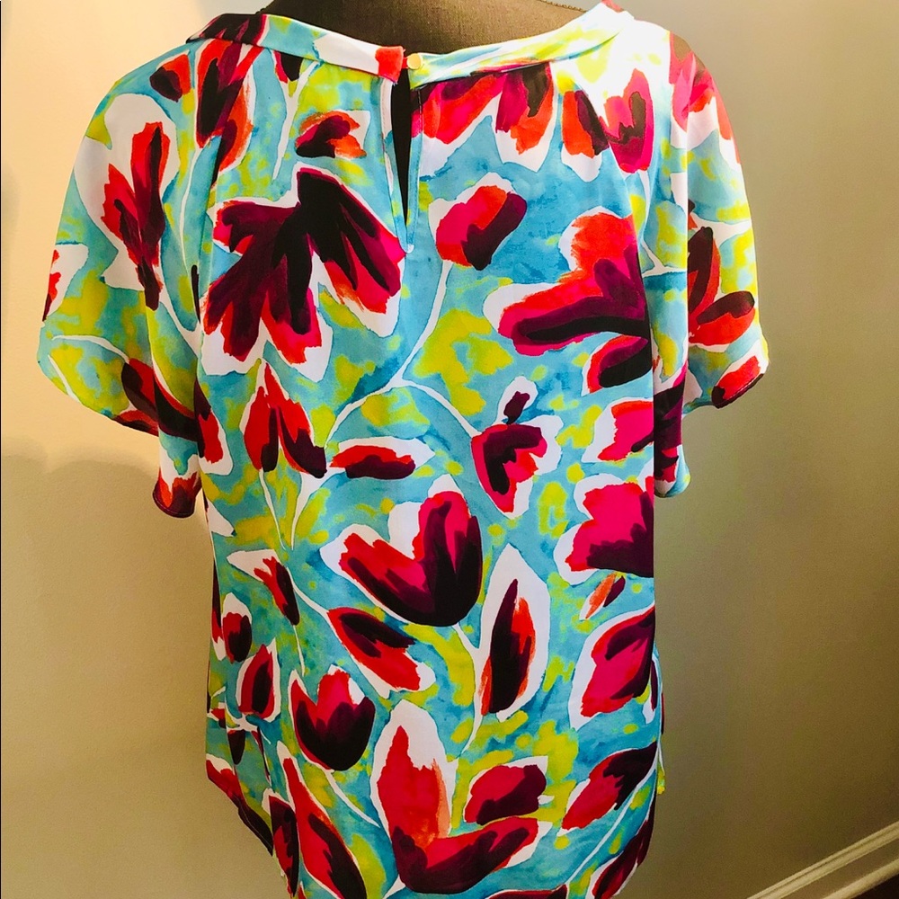 Spring colored blouse! - Picture 2 of 2
